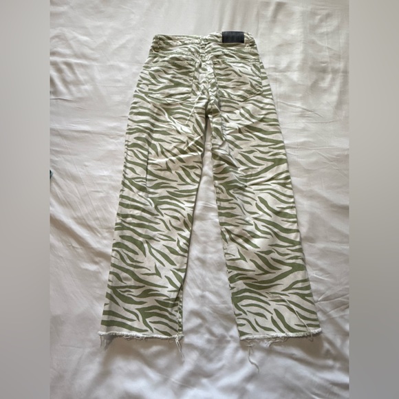Bershka - Green and White Zebra Jeans - 02 - Picture 7 of 11